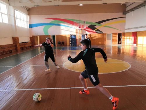 Учащиеся 6 в класса активно проводят каникулы, занимаясь спортом