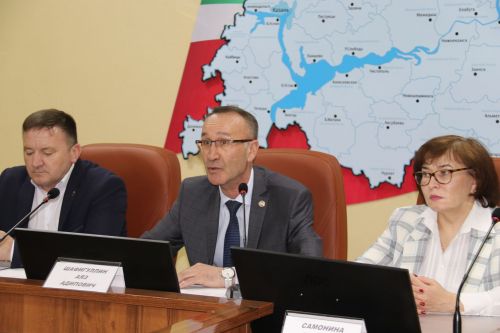 Мобилизациягә алынучылар район башлыгы белән очрашты