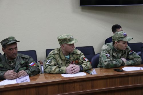 Мобилизациягә алынучылар район башлыгы белән очрашты