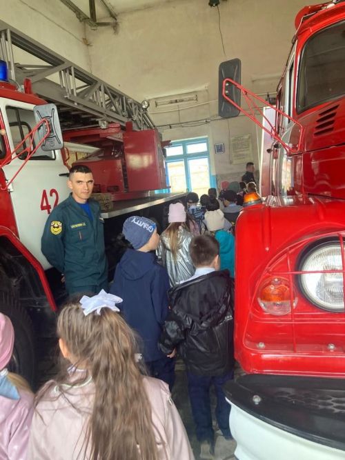 Гимназисты познакомились с пожарными