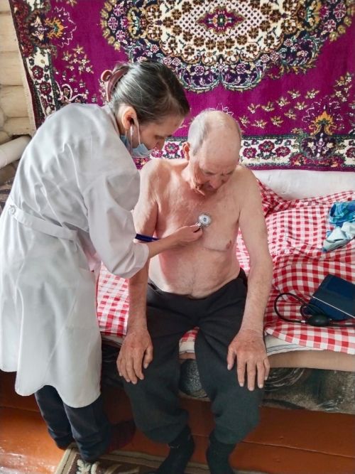 Пожилые люди, проживающие в селе Малые Уруссу,  прошли диспансерное обследование