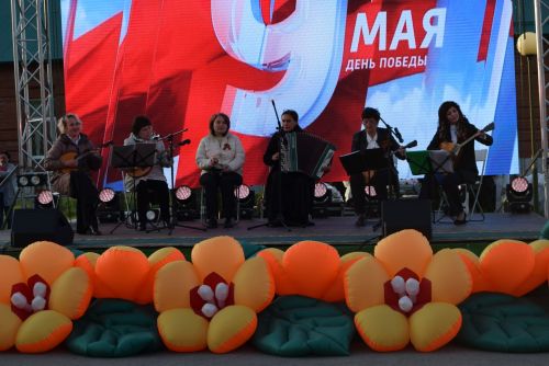 Салют в честь Дня Победы завершил праздничные мероприятия в Уруссу