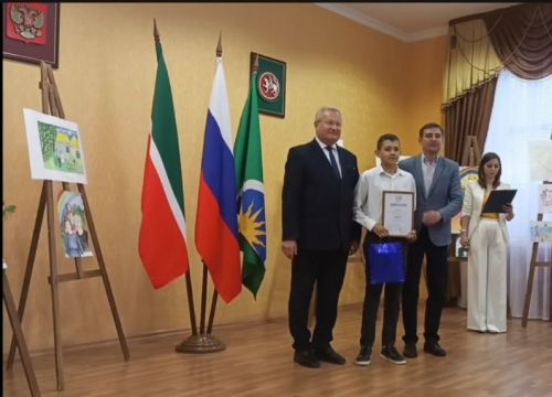 Награждение победителей муниципального этапа Республиканского конкурса рисунков «Моя семья-мое богатство»