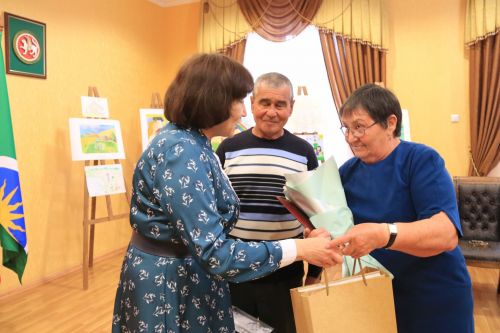 В честь Международного дня семьи в Уруссинском РДК состоялось чествование супружеских пар