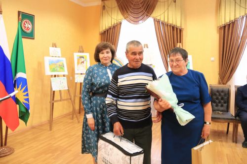 В честь Международного дня семьи в Уруссинском РДК состоялось чествование супружеских пар
