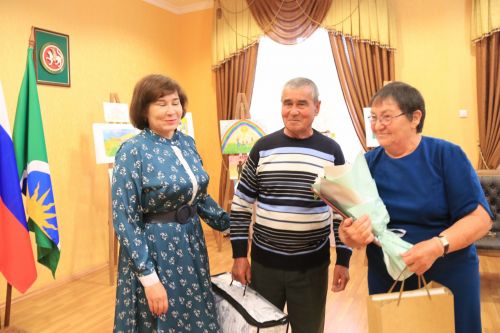 В честь Международного дня семьи в Уруссинском РДК состоялось чествование супружеских пар