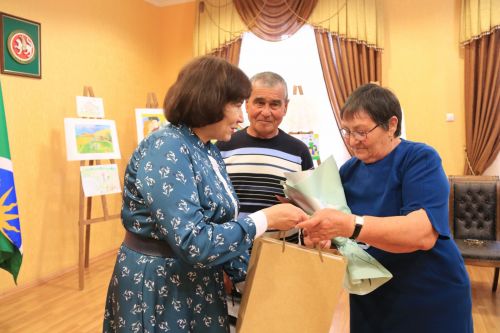 В честь Международного дня семьи в Уруссинском РДК состоялось чествование супружеских пар