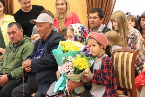 В честь Международного дня семьи в Уруссинском РДК состоялось чествование супружеских пар