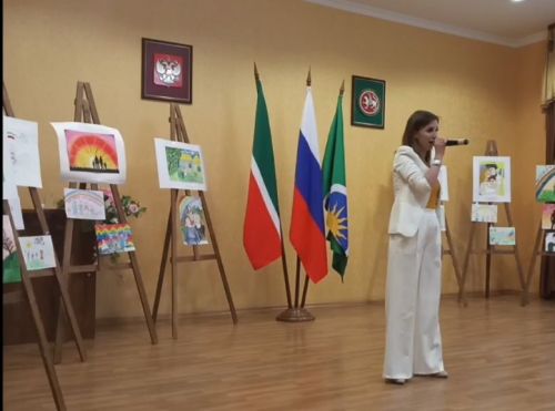 Награждение победителей муниципального этапа Республиканского конкурса рисунков «Моя семья-мое богатство»