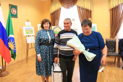 В честь Международного дня семьи в Уруссинском РДК состоялось чествование супружеских пар