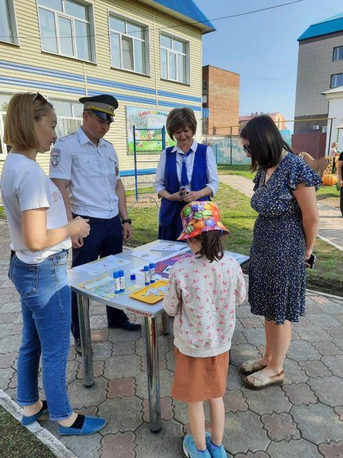 В уруссинском детском саду прошла акция для родителей «Яркое и безопасное лето на самокате»
