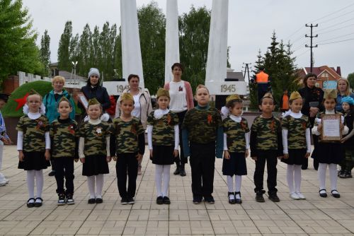 Детсадовцы маршировали у «Вечного огня»
