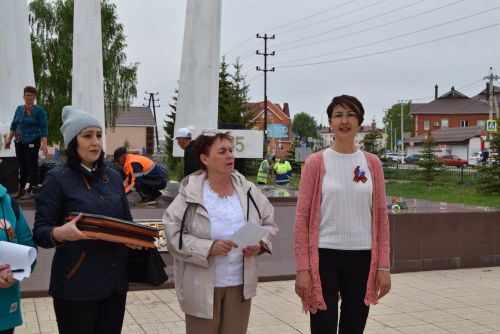 Детсадовцы маршировали у «Вечного огня»