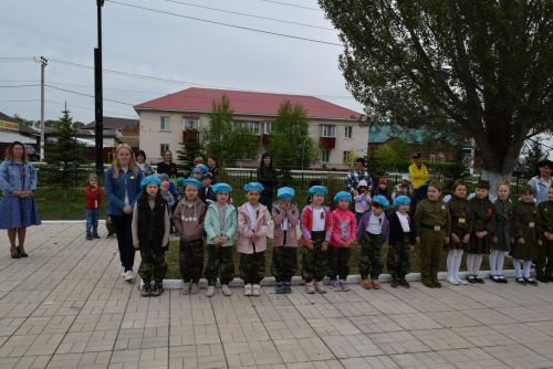 Детсадовцы маршировали у «Вечного огня»