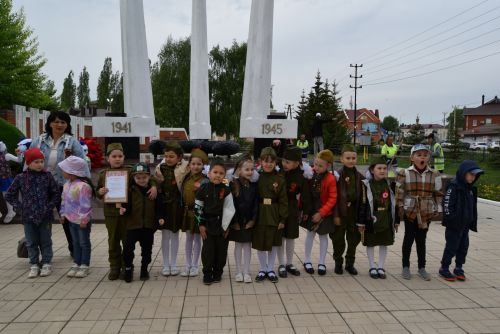 Детсадовцы маршировали у «Вечного огня»