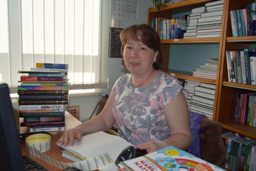 Именно в их руки книги попадают первыми