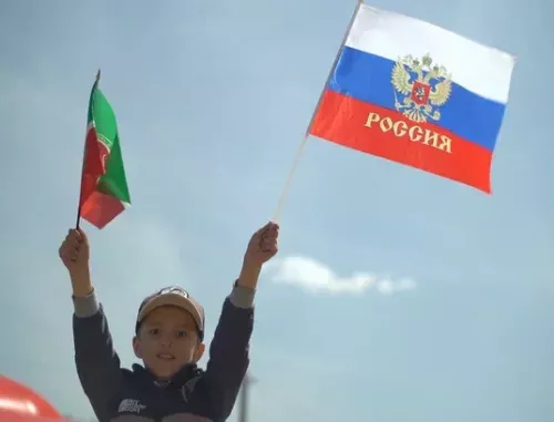 В Апостовском районе развернули большой российский флаг