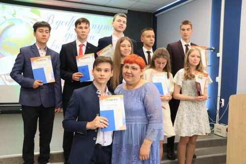Уруссинским школьникам вручены аттестаты