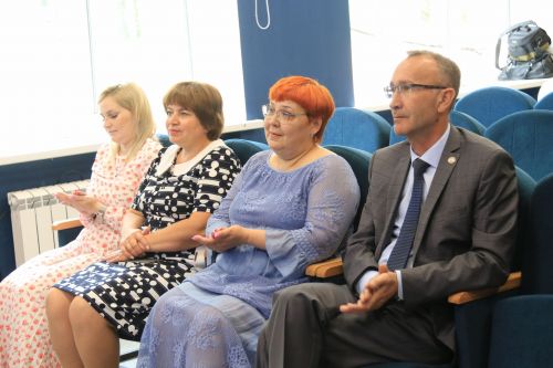 Уруссинским школьникам вручены аттестаты