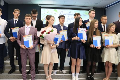 Уруссинским школьникам вручены аттестаты
