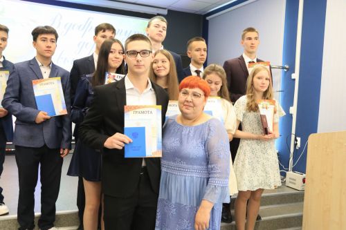 Уруссинским школьникам вручены аттестаты