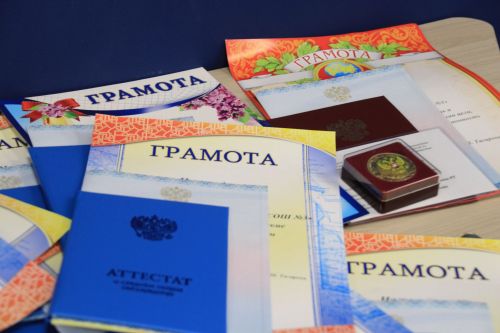 Уруссинским школьникам вручены аттестаты