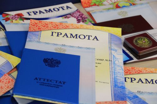 Уруссинским школьникам вручены аттестаты