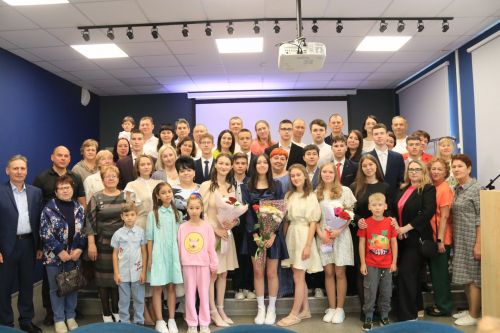 Уруссинским школьникам вручены аттестаты