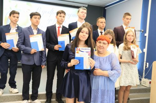Уруссинским школьникам вручены аттестаты