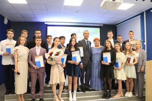 Уруссинским школьникам вручены аттестаты