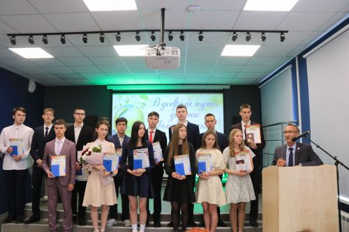 Уруссинским школьникам вручены аттестаты
