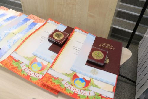 Уруссинским школьникам вручены аттестаты
