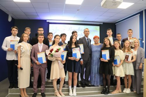 Уруссинским школьникам вручены аттестаты