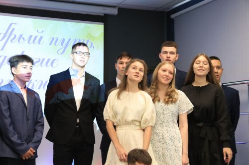 Уруссинским школьникам вручены аттестаты
