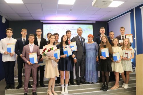 Уруссинским школьникам вручены аттестаты