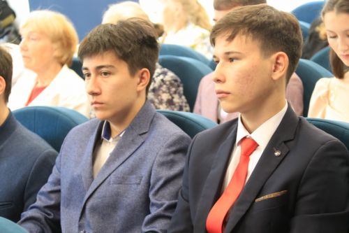 Уруссинским школьникам вручены аттестаты