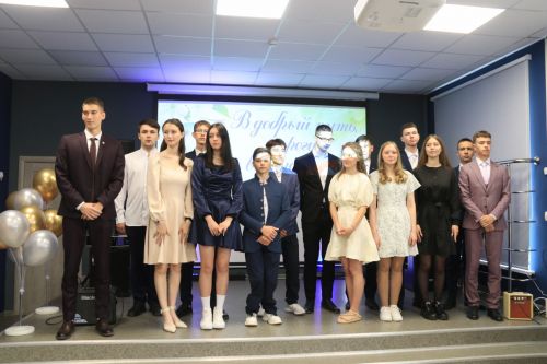 Уруссинским школьникам вручены аттестаты
