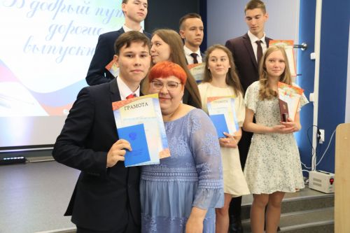 Уруссинским школьникам вручены аттестаты