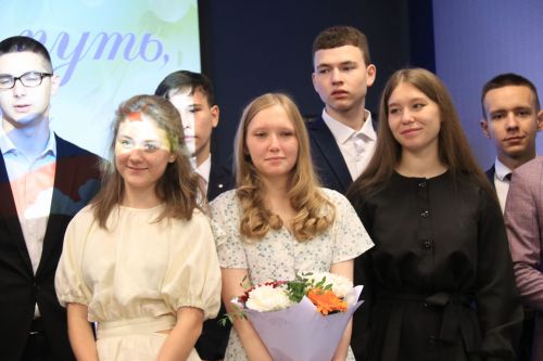 Уруссинским школьникам вручены аттестаты