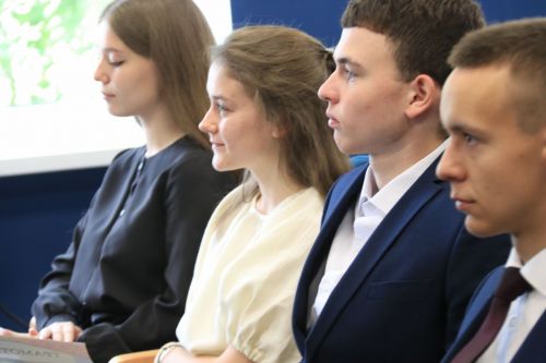 Уруссинским школьникам вручены аттестаты
