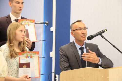 Уруссинским школьникам вручены аттестаты