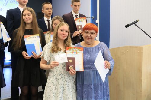 Уруссинским школьникам вручены аттестаты