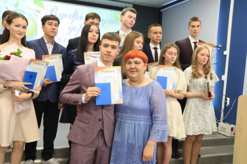 Уруссинским школьникам вручены аттестаты