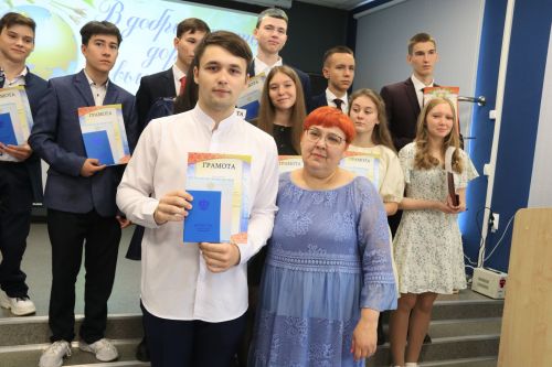 Уруссинским школьникам вручены аттестаты