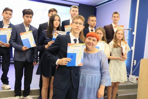 Уруссинским школьникам вручены аттестаты
