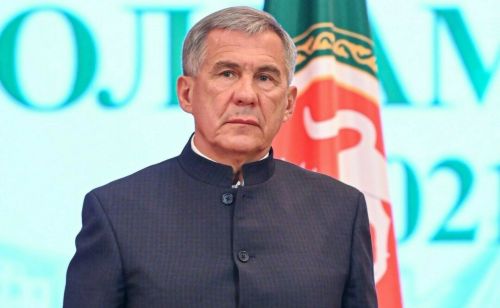 Рустам Минниханов вручил медали четырем бойцам батальона «Алга»