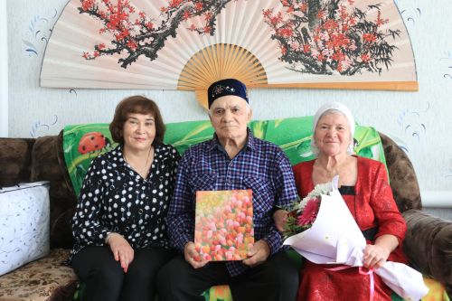 Он ее за любовь к чечетке полюбил