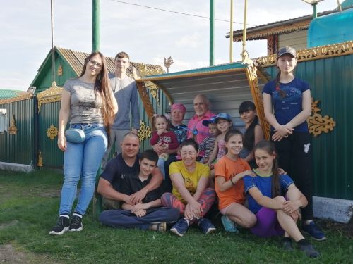 Он ее за любовь к чечетке полюбил