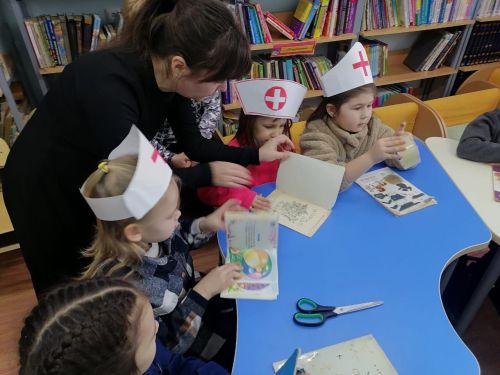 Ежегодно сотрудники Центральной детской библиотеки встречают новых читателей и проводят экскурсии для них
