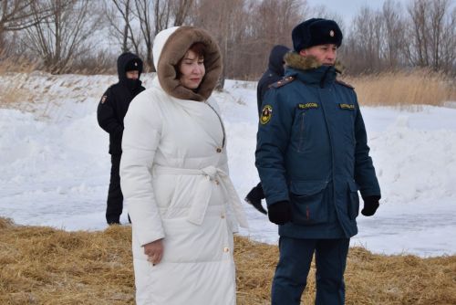 На Абсалямовском озере освятили Крещенскую прорубь